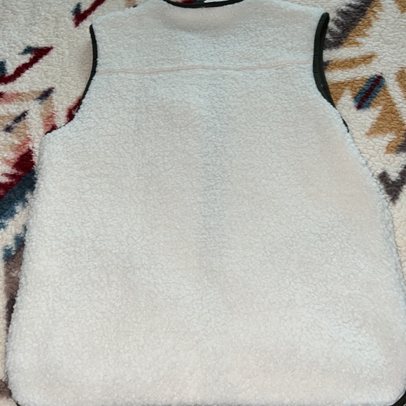 NWT H&M Faux Shearling Vest - Picture 5 of 7